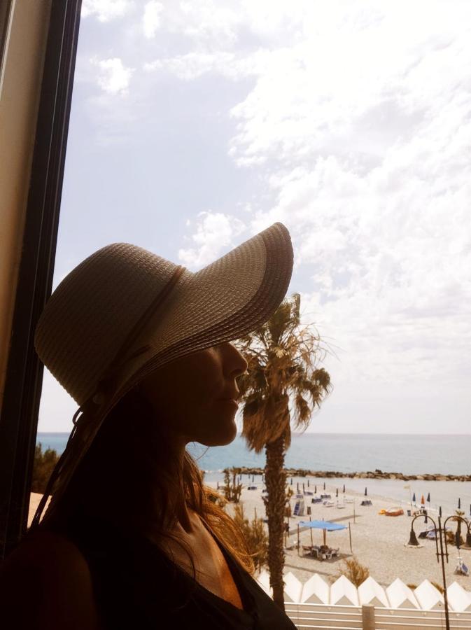 Tuffonelblu Appartement Ventimiglia Buitenkant foto