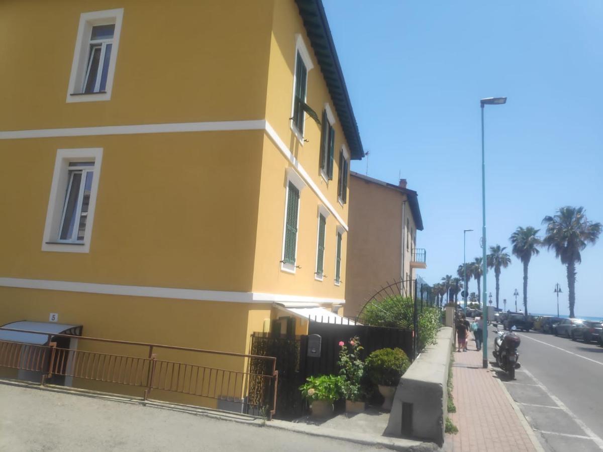 Tuffonelblu Appartement Ventimiglia Buitenkant foto