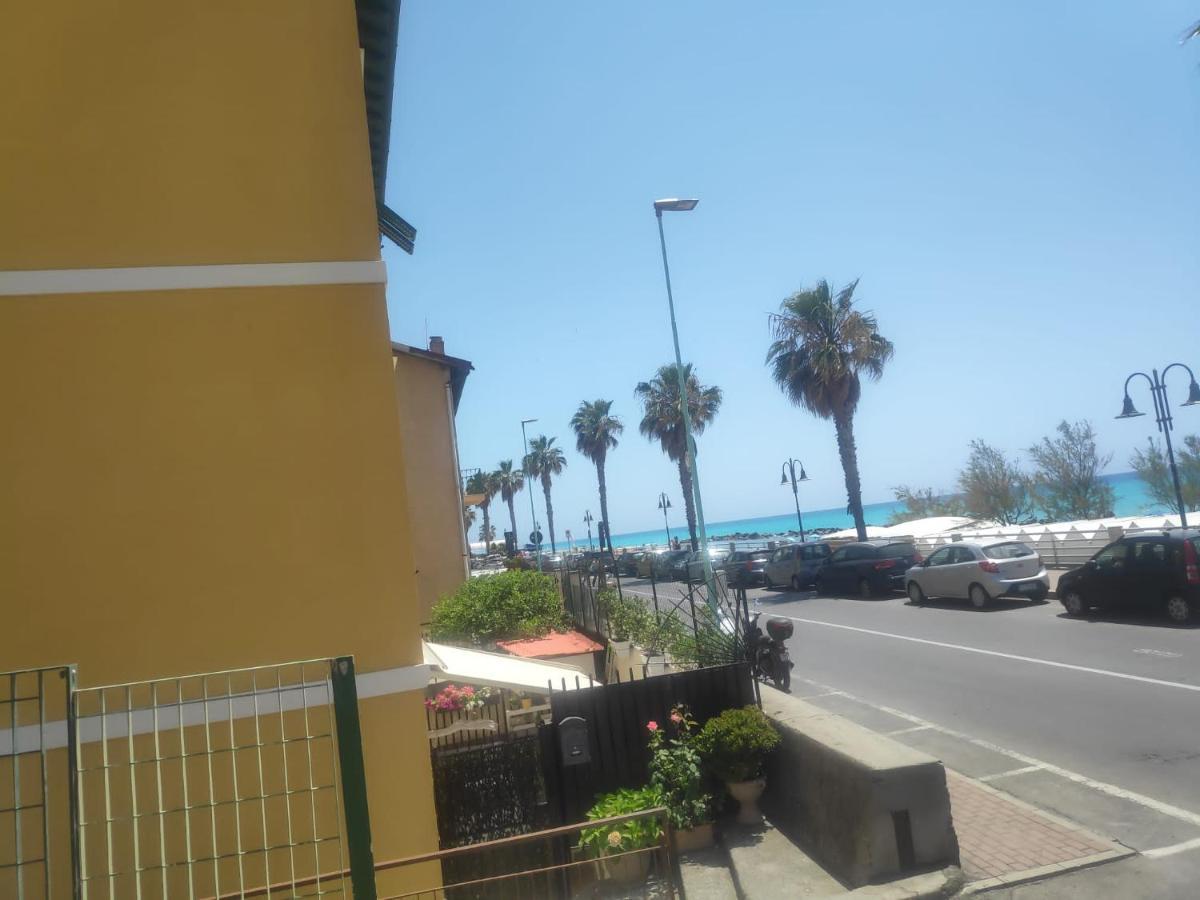 Tuffonelblu Appartement Ventimiglia Buitenkant foto